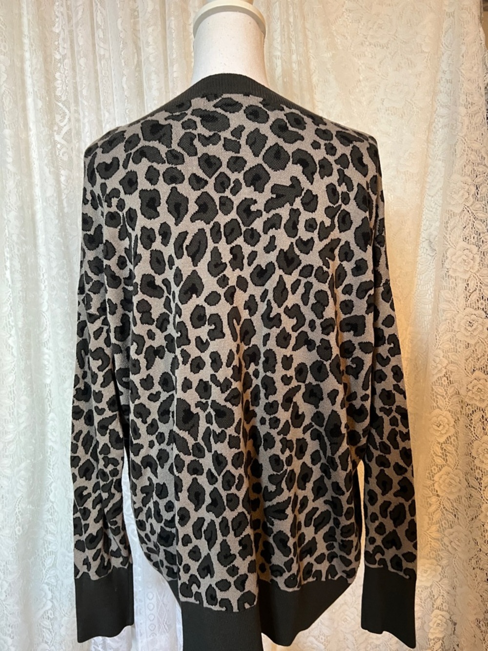 Isaac Mizrahi Leopard Print Sweater - Picture 4 of 7
